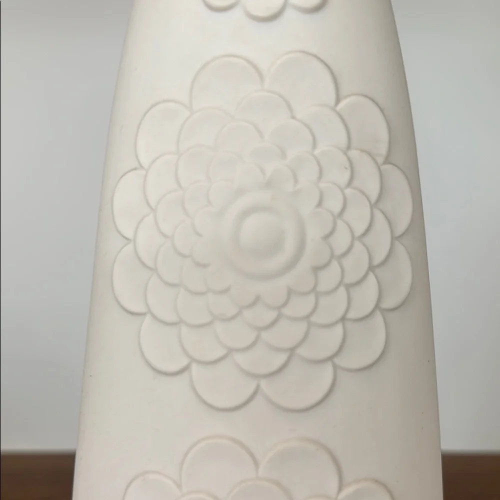 Elegant Cream Decorative Vase